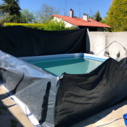 Accessoires et Produits d'Entretien : Astuces et Solutions pour une Piscine Impeccable Viroflay